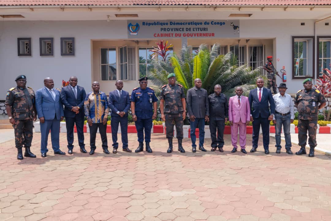 Les membres de la communauté Lendu et le gouverneur militaire, LtGen Luboya N'Kashama, Photo Cellcom Gouvernorat Ituri, 3 Février 2025