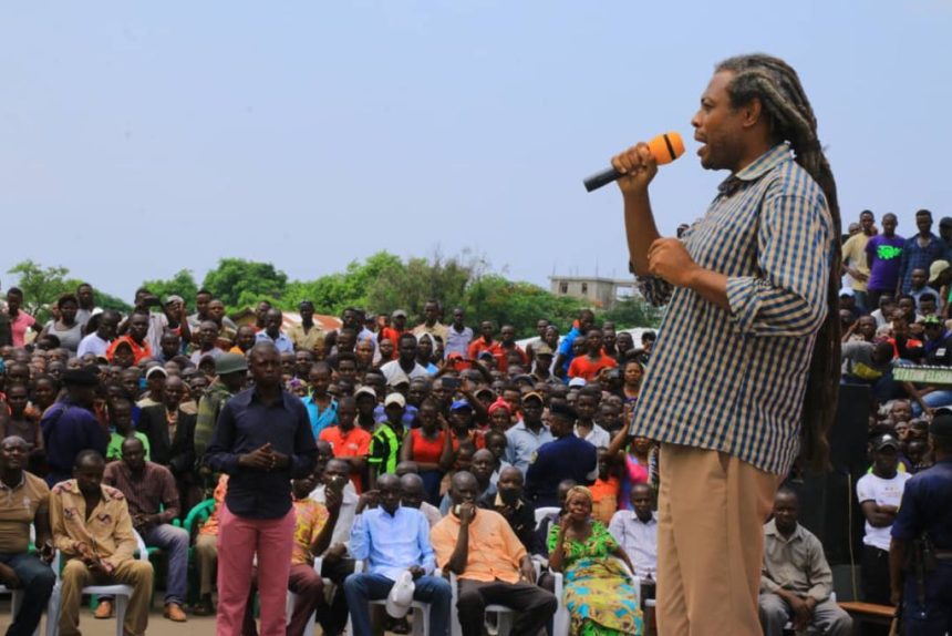 Yves kawa Panga Mandro chef de la chefferie Bahema-Banywagi, pendant son meeting, photo 2023.