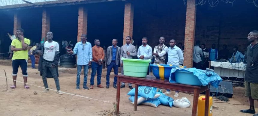 Les animateurs de AMCC, extension de Mahagi, en visite dans la prison centrale de Mahagi, photo Jean Maurice Udaga, octobre 2025.