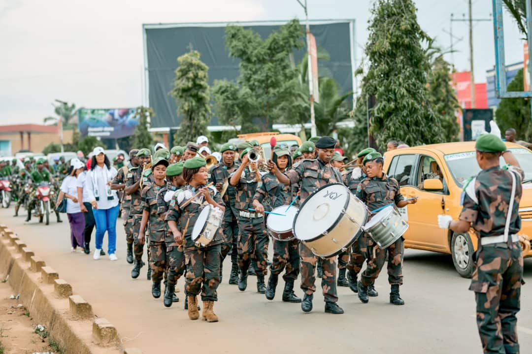 La famille Universelle Amani dans une marche pacifique au soutien aux Fardc dans les artères principales de la ville de Buna,Ph 24 octobre 2025.