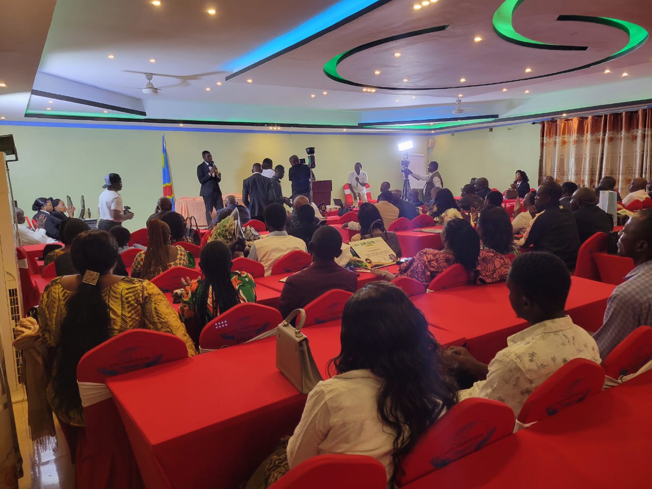 Cérémonie de remise des prix aux récipiendaires par FAU à Bunia, Ph Eugène Laro, 25 octobre 2025.