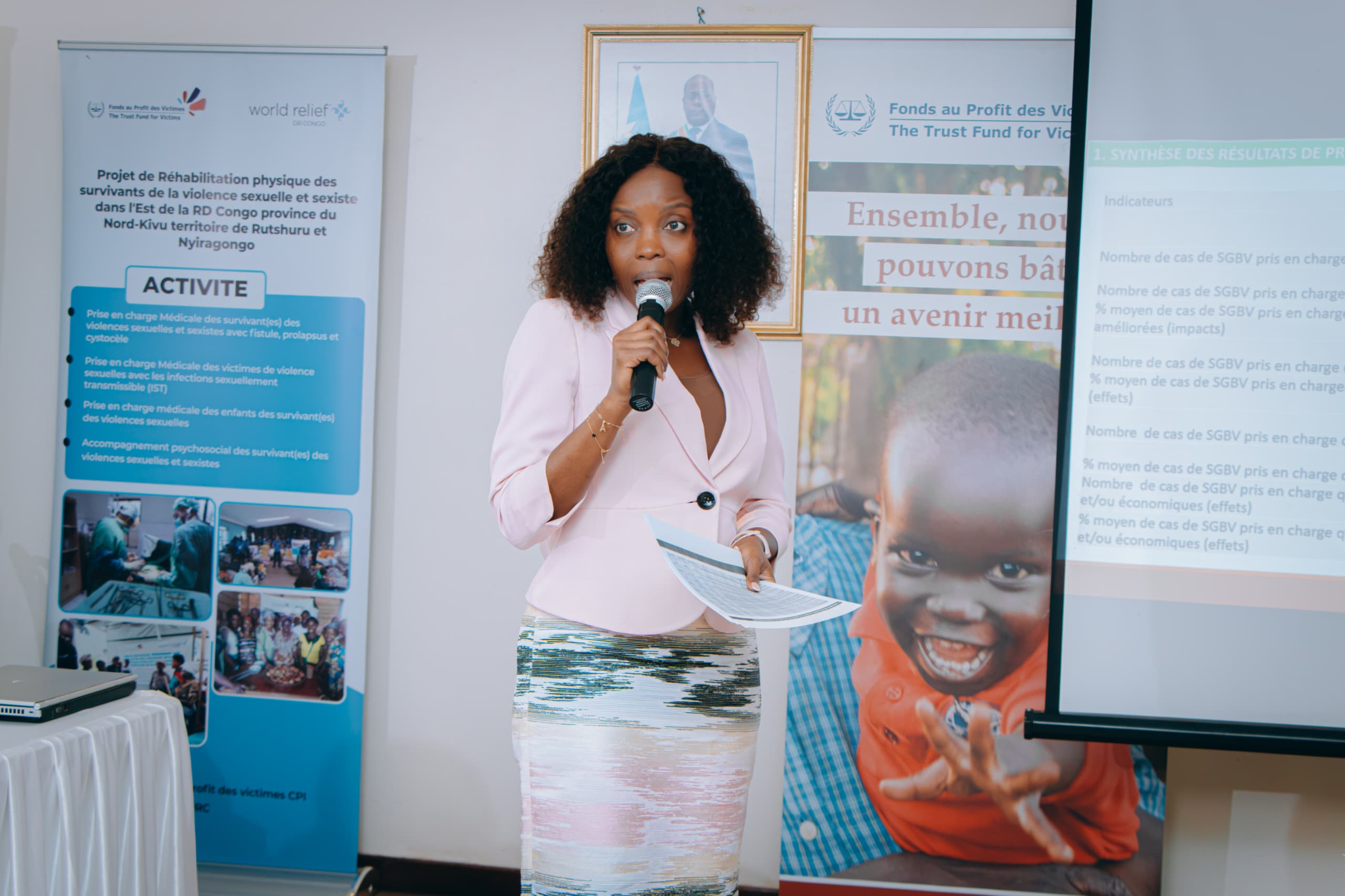 Kizita Forgwe responsable du Fonds au profit des victimes lors de restitution des travaux de l'atelier de capitalisation des projets d'assistance. Ph: JED, Visibilite Media pro 04 décembre 2025
