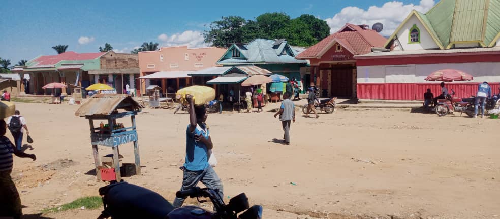 Vue du centre de négoce de Ramogi en chefferie des Mokambo, photo d'illustration : visibilitemediapro.cd, novembre 2025