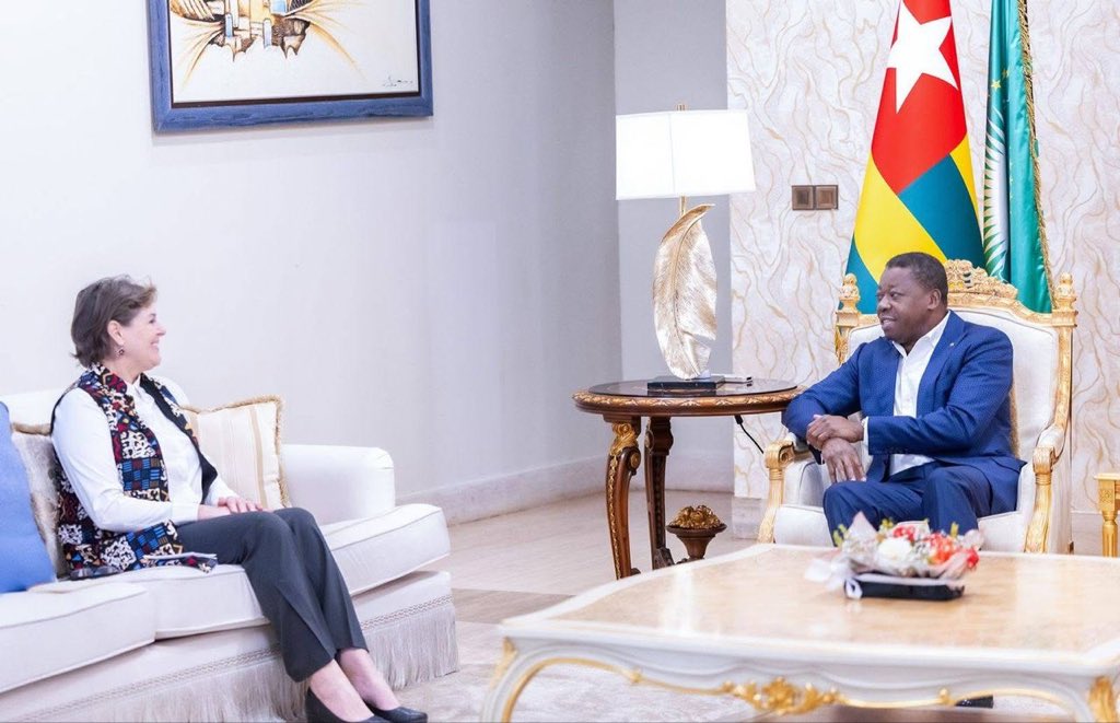 Le Président du Togo, Faure Gnassingbé, s’entretient avec la cheffe par intérim de la MONUSCO, Mme Viviane Van de Perre, à Lomé, le 17 janvier 2026.