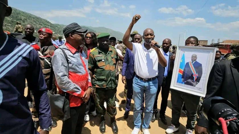 Jean-Jacques Purusi, gouverneur du Sud-Kivu, en plein meeting à Uvira, vendredi 23 janvier 2026.