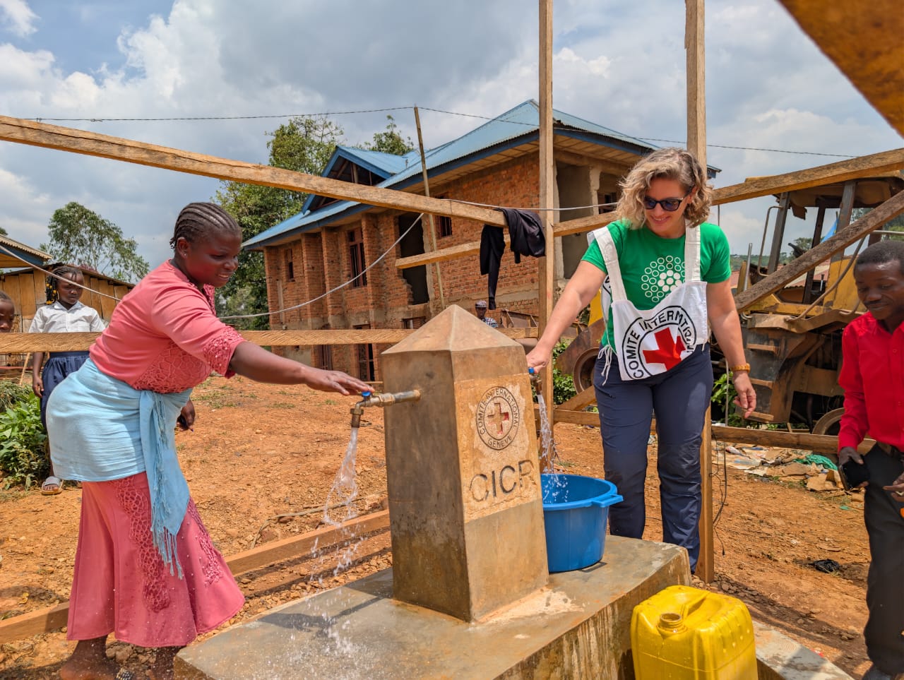 Remise officielle des systèmes d’adduction d’eau du CICR à Kilo État et Kilo Mission, en présence des autorités locales et des habitants. Ph. Benita. 04 février 2026.