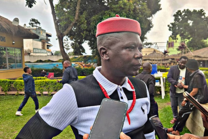 Le chef du secteur de Walendu Djatsi, Sa Majesté Justin Gudza Kiza, lors d’une rencontre avec une Asbl à Bunia. Ph. 2024.