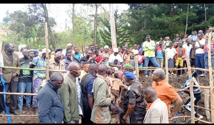 Remise officielle de la source d'eau potable dénommée Mapendo construite en chefferie des Djukoth par l'Asbl Flevica, Photo d'illustration visibilitemediapro.cd, Février 2026.