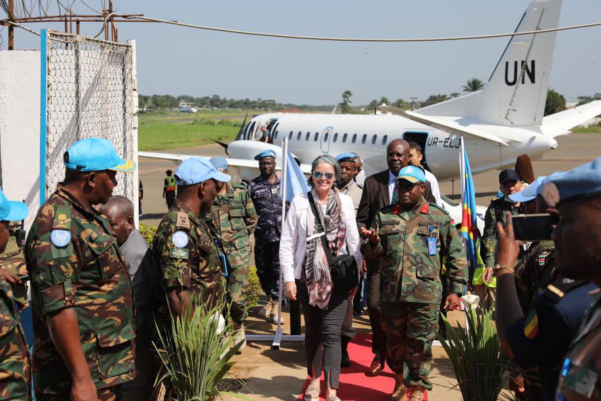Vivian van de Perre, cheffe par intérim de la MONUSCO, à son arrivée à l’aéroport international de Goma pour appuyer le mécanisme de suivi et de vérification du cessez-le-feu dans l’Est de la RDC. Février 2026.