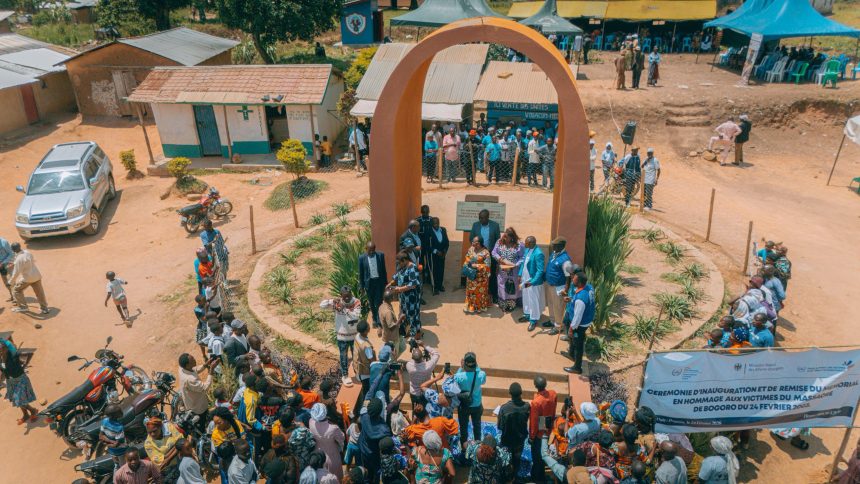 Inauguration à Bogoro du mémorial dédié aux victimes du massacre du 24 février 2003, érigé par le Fonds au profit des victimes dans le cadre des réparations ordonnées par la Cour pénale internationale après la condamnation de Germain Katanga. Ph. 24 février 2026. Visibilité Média Pro.cd