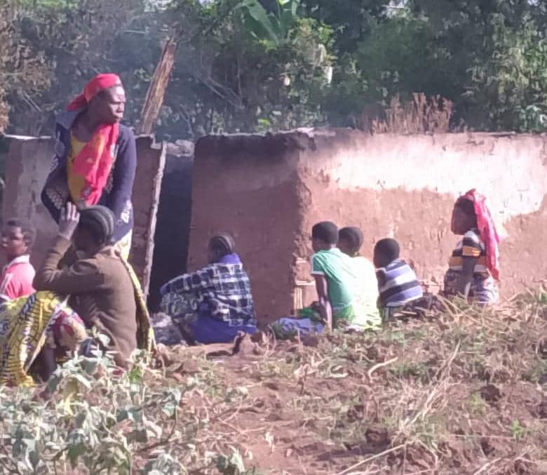 Des maisons incendiées par des personnes inconnues au groupement Ruvinga, chefferie des Mokambo (Mahagi), photo d'illustration : visibilitmediapro.cd, Février 206
