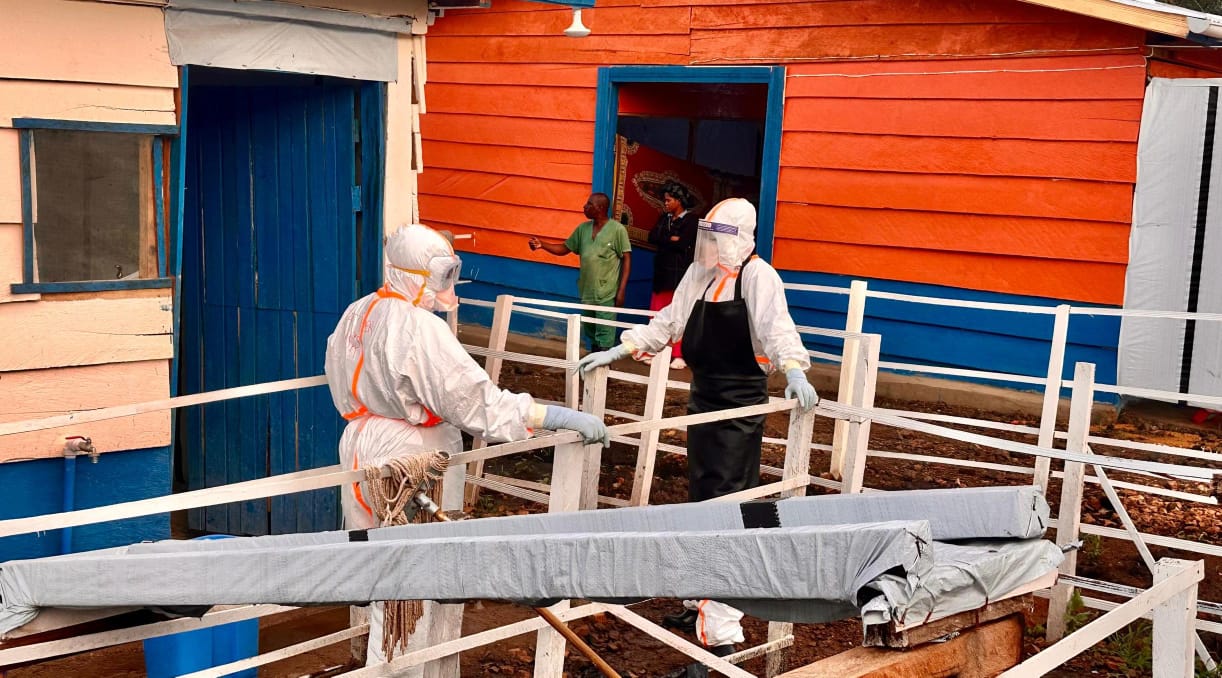 Des soignants au Centre de traitement Ebola (CTE) de l’hôpital de Rwampara, à Bunia. Photo : Visibilité Média Pro, juillet 2026.