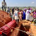 Enterrement d'un cas suspect à Bunia. Photo : Visibilité Média Pro, juillet 2026.
