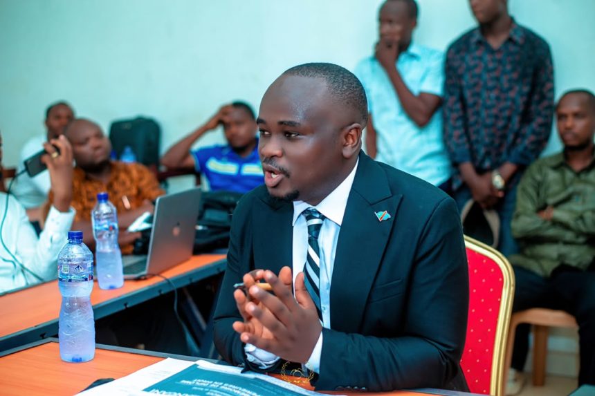 Défense du mémoire de D.E.S. de David Ramazani Kisembo à l’UNIKIS sur la gouvernance minière et la traçabilité de l’or en Ituri. Photo : droits tiers.